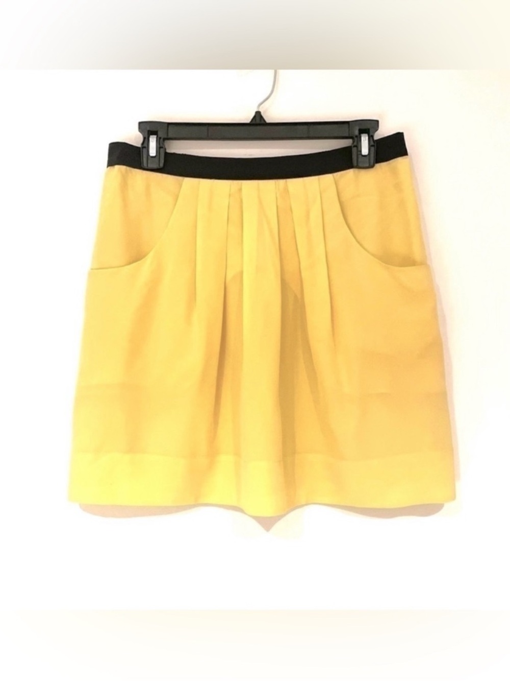 BCBGMAXAZRIA 100% Silk Pull On Mini Skirt